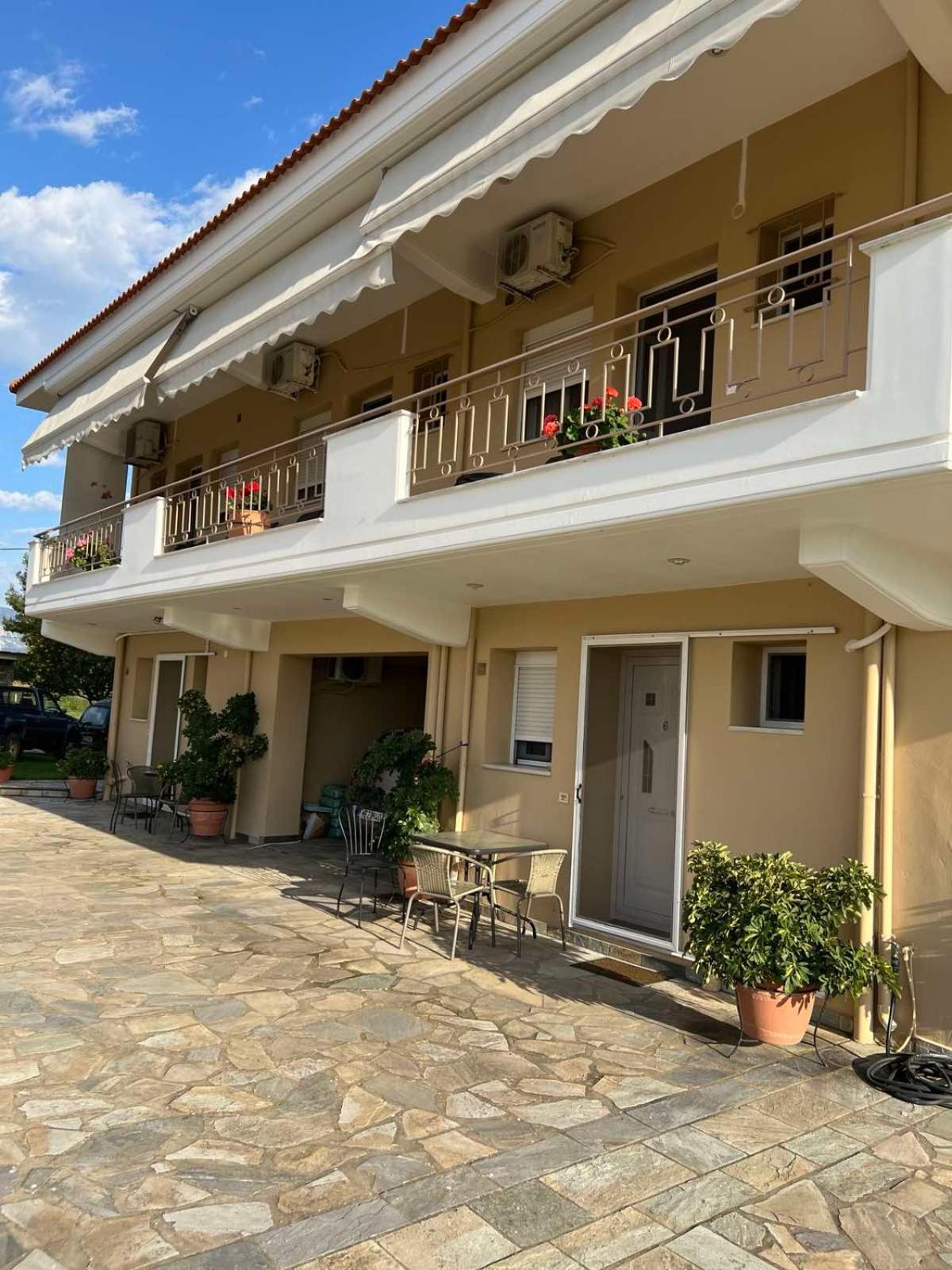 Flo'S Apartments Missolonghi Экстерьер фото